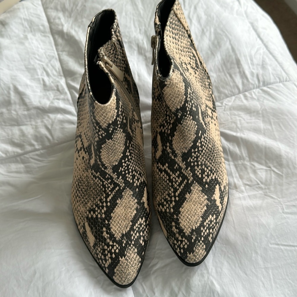 Torrid 8.5 Wide Snake Skin Pointy 3.5” Block Heel Bootie